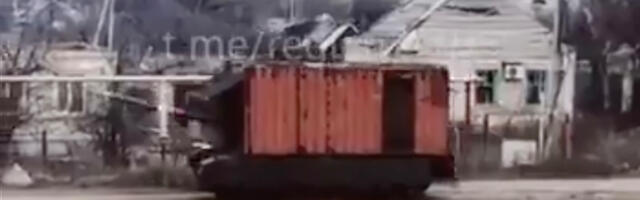 VIDEO: venelased katavad tanke nüüd merekonteineritega