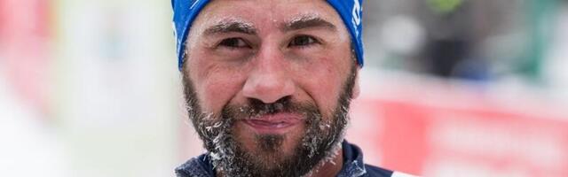 Vladimir Všivtsev läbib Narva talvise ööjooksu raja suuskadega lipates