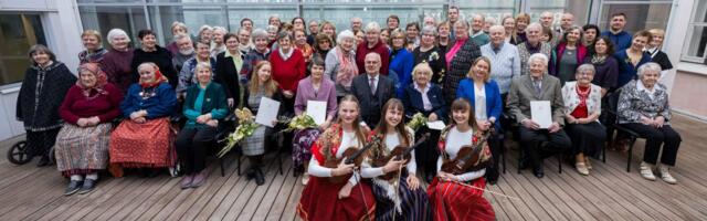 FOTOD I President Alar Karis tunnustas rahvaluule kogujaid