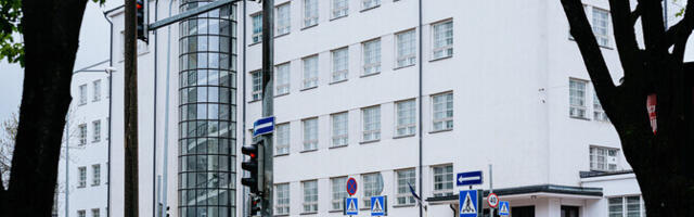 Tallinna vene gümnaasiumi juhi ametist vabastamine lükkus uude nädalasse