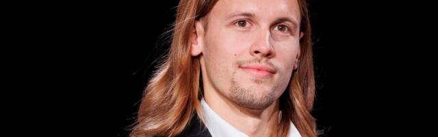 KLÕPS | Teineteise embuses! Franz Malmsten puhkab kaaslannaga soojal maal