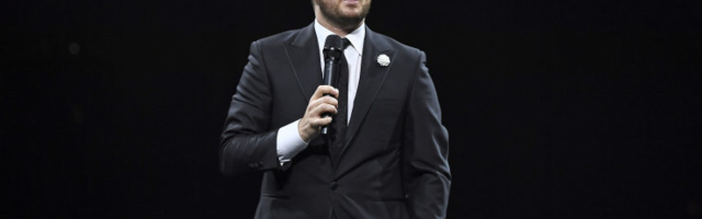 Koledasse skandaali sattunud Michael Buble abikaasa tunnistab, et kardab fänne: saadeti pilte relvadest, millega ähvardati Mike tappa