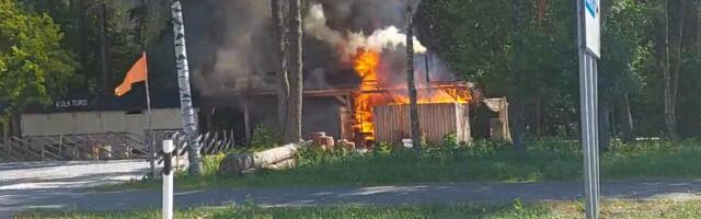 VIDEO ja GALERII: Randveres põles maha suitsukala kiosk