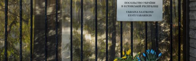 Välismaal asuvad Ukraina konsulaadid peatavad meestele teenuste osutamise