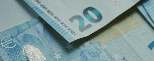 Töötasu alammäär tõuseb 2025. aastal 886 euroni