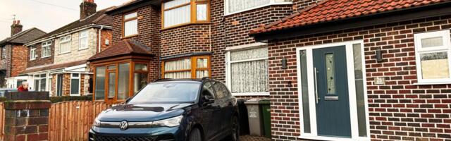 Ostavio auto pred komšijinom kućom 11 dana, dočekala ga preteća poruka: "Znam gde živiš..."