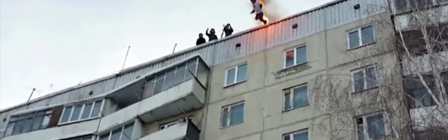 Reporter: Isehakanud kaskadöör pani püksid põlema ja hüppas katuselt lumehange