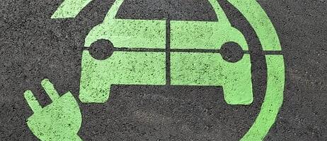 Neste avas Pärnus uue elektrisõidukite laadimisjaama