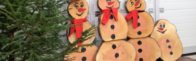 KÜLASELTS TÄNAS INNUKAMAID KÜLAELANIKKE ÜLLATAVAL KOMBEL