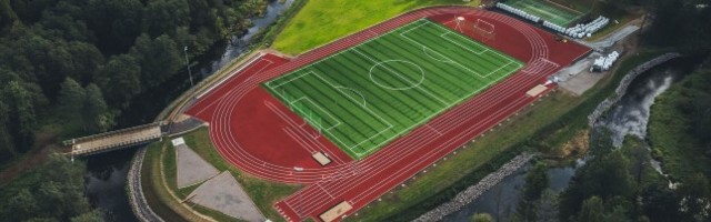 FOTOD | Eesti kauneim spordiplats? Tõrva uus staadion näeb välja nagu muinasjutus