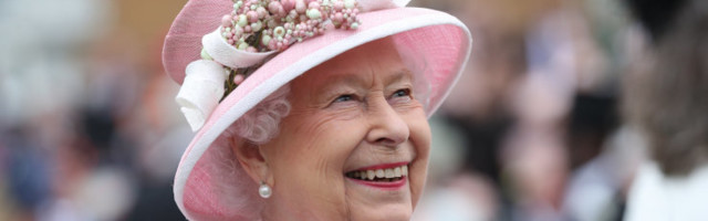 Briti õukond eitab väidet, et kuninganna lasi 1970. aastatel enda kasuks seadust muuta