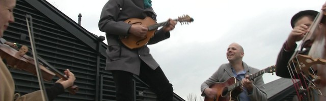 Reporter: Curly Strings andis välja vahva loo ja muusikavideo