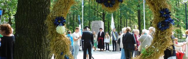 Kohtlajärvelased tähistasid Eesti taasiseseisvumispäeva vanas linnapargis