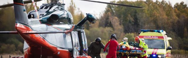 Hooletu 53-aastane naine sõitis peateel liikunud autole ette, 6 inimest viidi haiglasse.