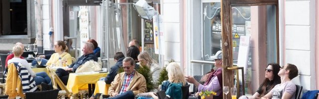 FOTOD | Kevadilm tõi inimesed kohvikutesse! Vanalinnas on aga lauad teineteise külje all