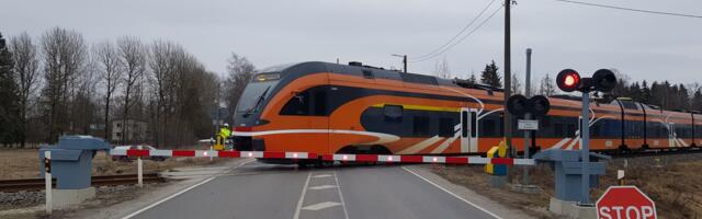 Tiksoja ülesõidukoht sai esimesena Eestis nelja tõkkepuuga lahenduse