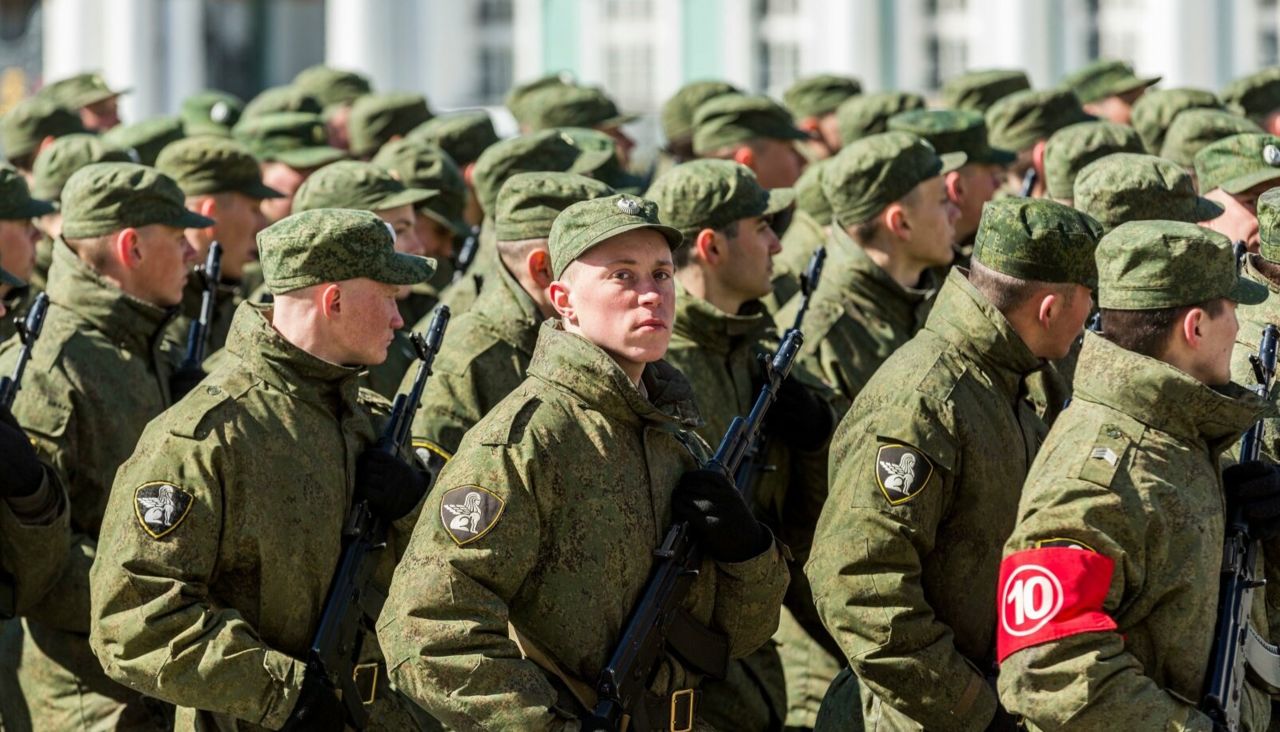 Какие войска в городе. Какие бывают армии. Какие есть вооруженные войска в России. Что едят в армии. Россия бряцает оружием.