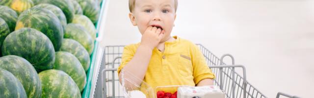 Kas poes tohib enne maksmist süüa? Seadus on selge, aga paljud teevad seda ikkagi