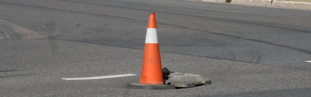 PÄEVA PILT Estonia puiesteel vajus asfalt sisse