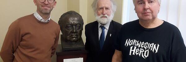 MEEDIAVALVUR: Ülo Vooglaid 90