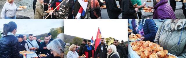 Doček pešaka sa KiM topi srce: Najlepša slika - domaćice pripremile posebno iznenađenje