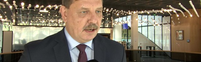 Reporter: Minister Aas väitis, et ta ei tea, millist infot tema alluvad reisipiirangutega seoses väljastasid