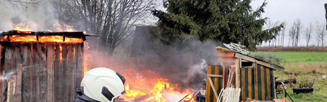 PILDID: Jõgeva vallas põles kõrvalhoone