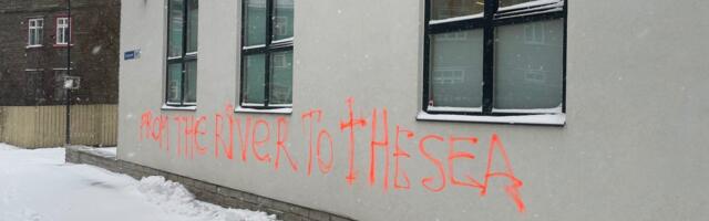 FOTOD | Kalamajas soditi majale „jõest mereni“ lause, politsei alustas menetlust