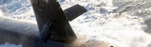 FOTOD | Jaapani allveelaev põrkas pinnale tõustes kokku kaubalaevaga