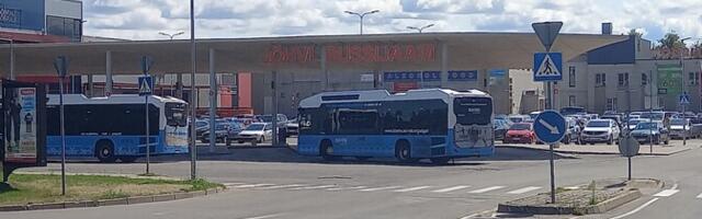 Житель Йыхвиской волости через суд добился для ребенка права заходить в автобус с самокатом