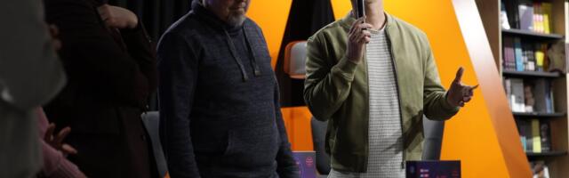 FOTOD | Vaata, kes on kohal! Apollo Plaza raamatupoes esitletakse kodumaist lauamängu „15 küsimust“