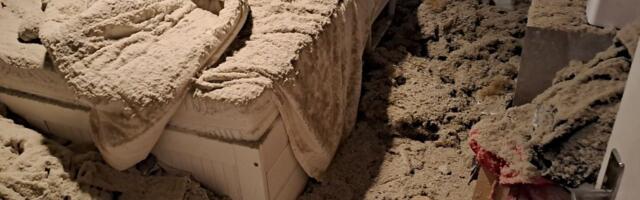 FOTOD | Kärdlas rebis raju tuul kortermajalt katuse, soojustus kukkus elanikele kaela