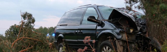 Reporter: Ida-Virumaal hukkus teelt välja sõitnud auto juht