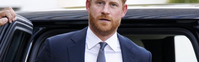 FOTOD | Prints Harry saabus kuninganna Elizabeth II surma-aastapäeval üle pika aja Ühendkuningriiki