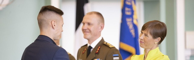 President andis reservrühmaülematele lipniku auastmetunnused