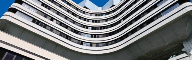 ZAPALILA CIGARETU POD KISEONIKOM PA SPRŽILA SEBI LICE Šok-noć u Beogradu, pune ruke posla za lekare dežurne VMA: Dečaka (16) pretukli i slomili mu vilicu