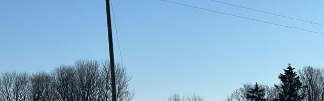 VIDEO ⟩ Suure-Rakke külas lahvatas elektrimast leekidesse