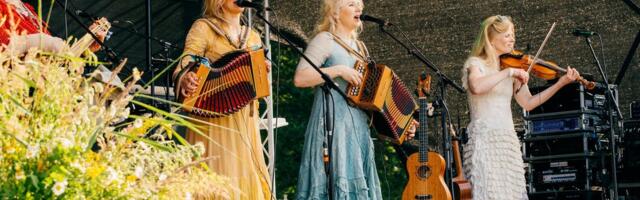 FOTOD | Muusika ja huumor koos! 16. korda toimunud Tuletorni Kontsert tõi Peipsi järve kaldale rahva kokku