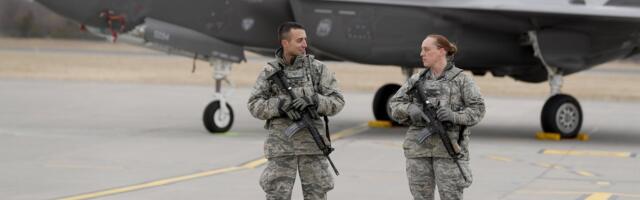 EKSPERT VASTAB | Kas NATO parimas hävituslennukis on tõesti radari asemel malmist kettad ja miks?