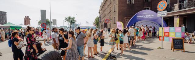 GALERII RIIAST: Tartu 2024 kinkis Riia linnale sünnipäevaks maamärgi ja jagas kohalikele 822 tasuta jäätist