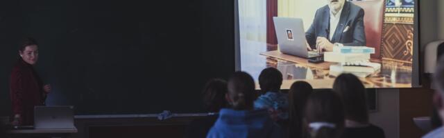 TI-Hüpe tutvustas gümnaasiumiõpilastele Eesti teadlaste arendatud tehisaru õpirakendust