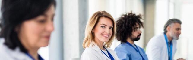 Meditsiiniriietuse psühholoogia: kuidas see mõjutab patsiendi suhtumist ja tervisehoiutöötaja tulemusi