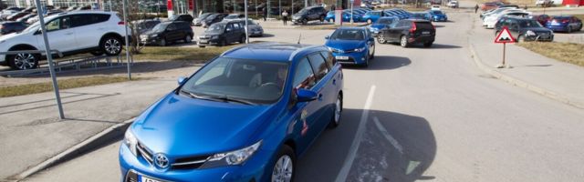 Eesti autoturg väljub vähehaaval kriisist