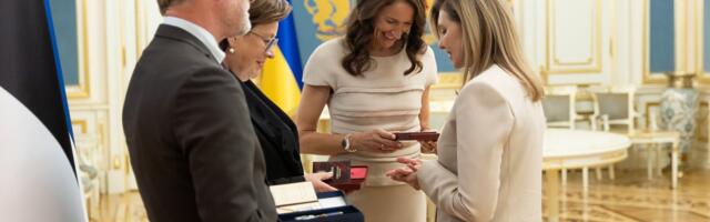 Ukraina president tunnustas Sirje Karist riikliku autasuga
