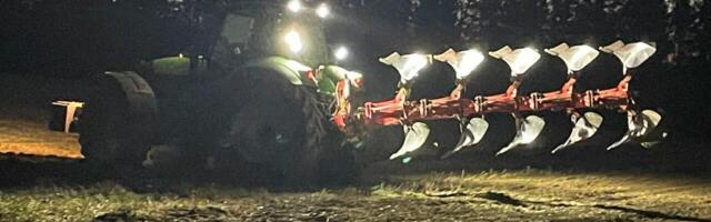 PILTUUDIS | Eile oli künnipäev, ka meie mees kündis vaod põllule