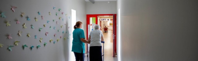 Hooldekodu töötajate vaktsineerimine on kriitilise tähendusega, aga siiani puudub vastav seaduslik alus