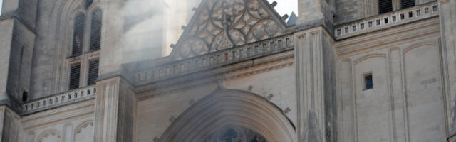 VIDEO | Prantsusmaal Nantes'is lahvatas põlema ajalooline Peeter-Pauli katedraal. Võimud kahtlustavad süütamist