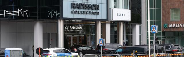 ФОТО | Зеленский остановился в отеле Radisson. К обеспечению безопасности привлечены сотни человек