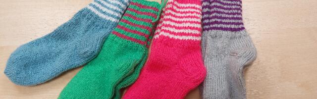 Häädemeestel kooti Ukraina lastele villaseid sokke