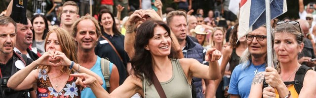 Saksamaa koroonapiirangute vastastel meeleavaldustel arreteeriti 300 inimest